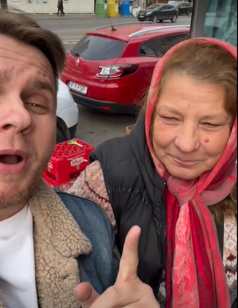 Soacra lui Codin Maticiuc vinde flori în București. Cu basma pe cap și zâmbetul pe buze, doamna Paula s-a bucurat că ginerele a vizitat-o la muncă