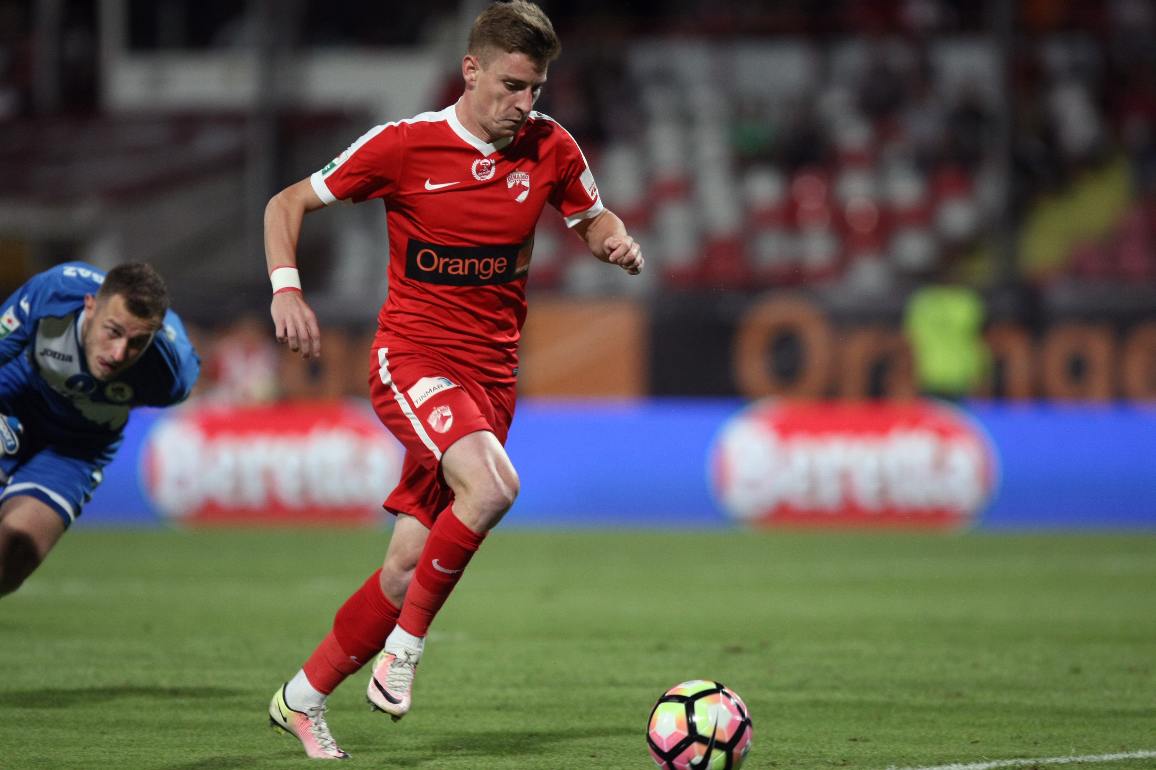 Liga I, etapa a 6-a: Dinamo - Gaz Metan 1-1. Lazăr a deschis scorul, Llullaku a egalat! ”Câinii” au jucat fanul ucis după derby / FOTO&VIDEO