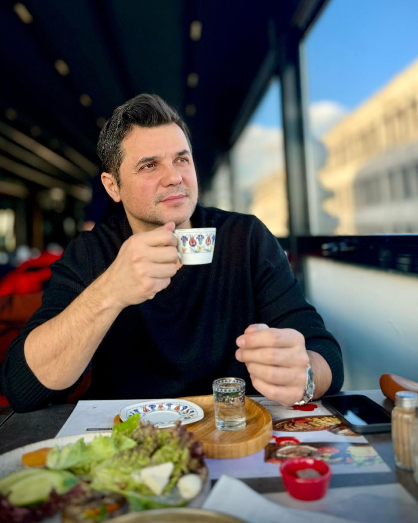Cove a plecat la Istanbul fără soție și copil. Cine l-a însoțit și de ce a luat această decizie. „Am vrut să ne simțim bine”