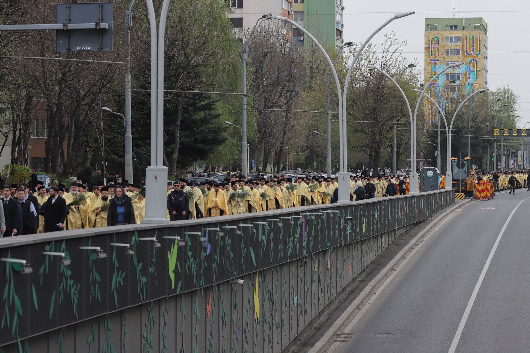 Pelerinaj de Florii în București. Sute de oameni au luat parte la procesiune. Traficul a fost restricționat. FOTO