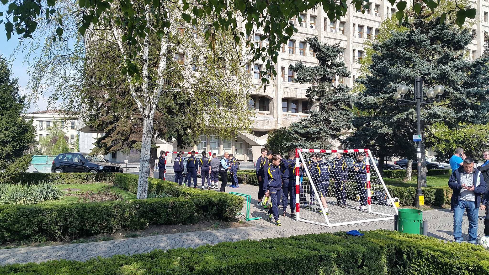 Sportivii de la CSM Ploiești s-au antrenat în fața Primăriei. Proteste după ce Consiliul Local a sistat plata sumelor destinate pregătirii