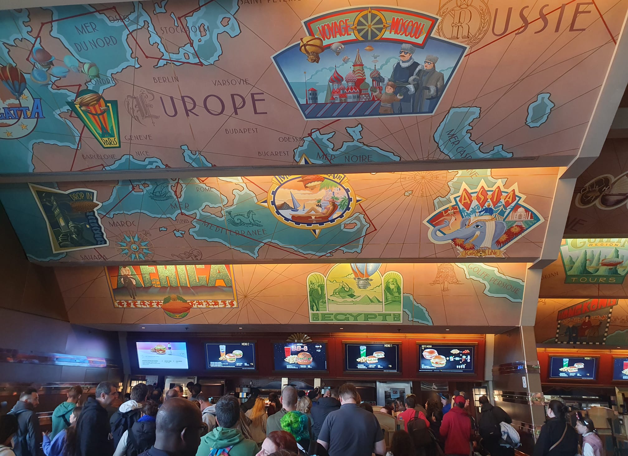 Ponturi pentru o vacanță reușită la Disneyland, Paris. Cum să faci economie de timp și de bani