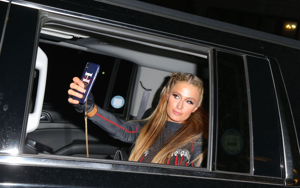 GALERIE FOTO/ Paris Hilton, apariție incendiară la New York Fashion Week. Nu și-au putut lua ochii de la ea