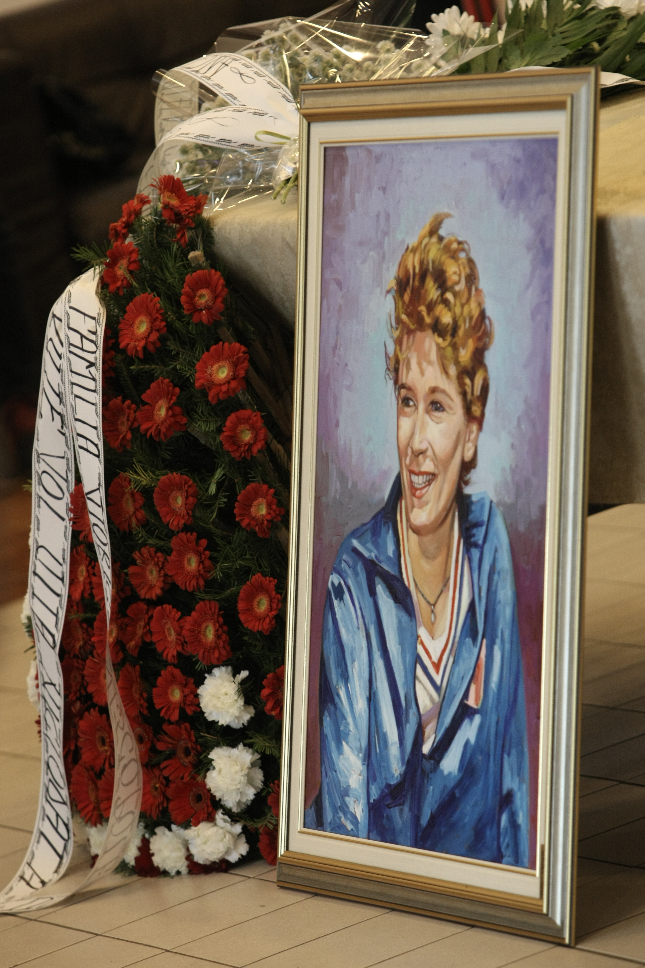 Lumea sportului românesc își ia adio cu lacrimi în ochi de la ”Doamna atletismului mondial”. ^Învăluită în tricolor / GALERIE FOTO&VIDEO