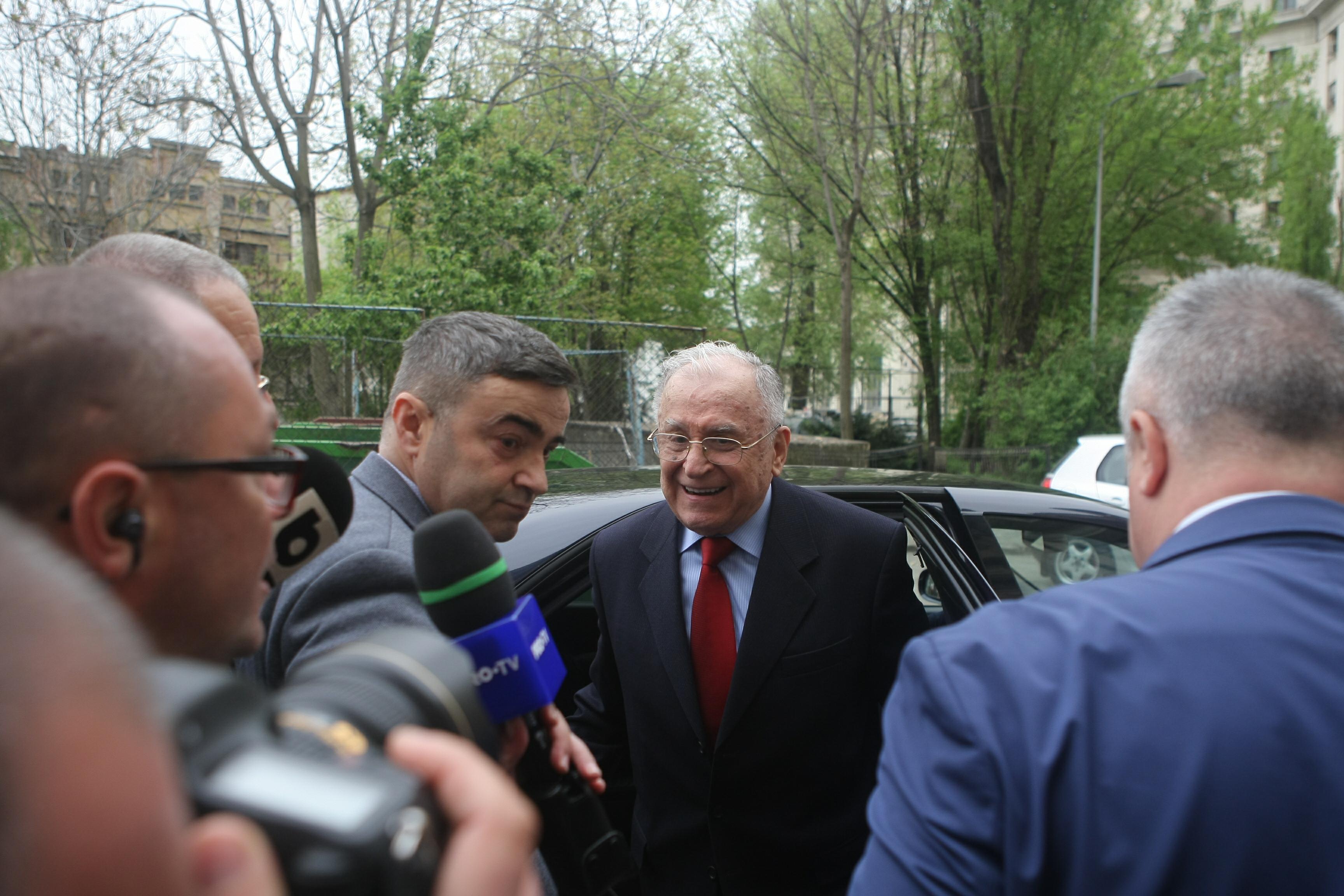 Imagini de la ultimele apariții ale lui Ion Iliescu. Cum arăta în 2022, când s-a întâlnit cu Ionuț Vulpescu, ultimul lui consilier prezidențial