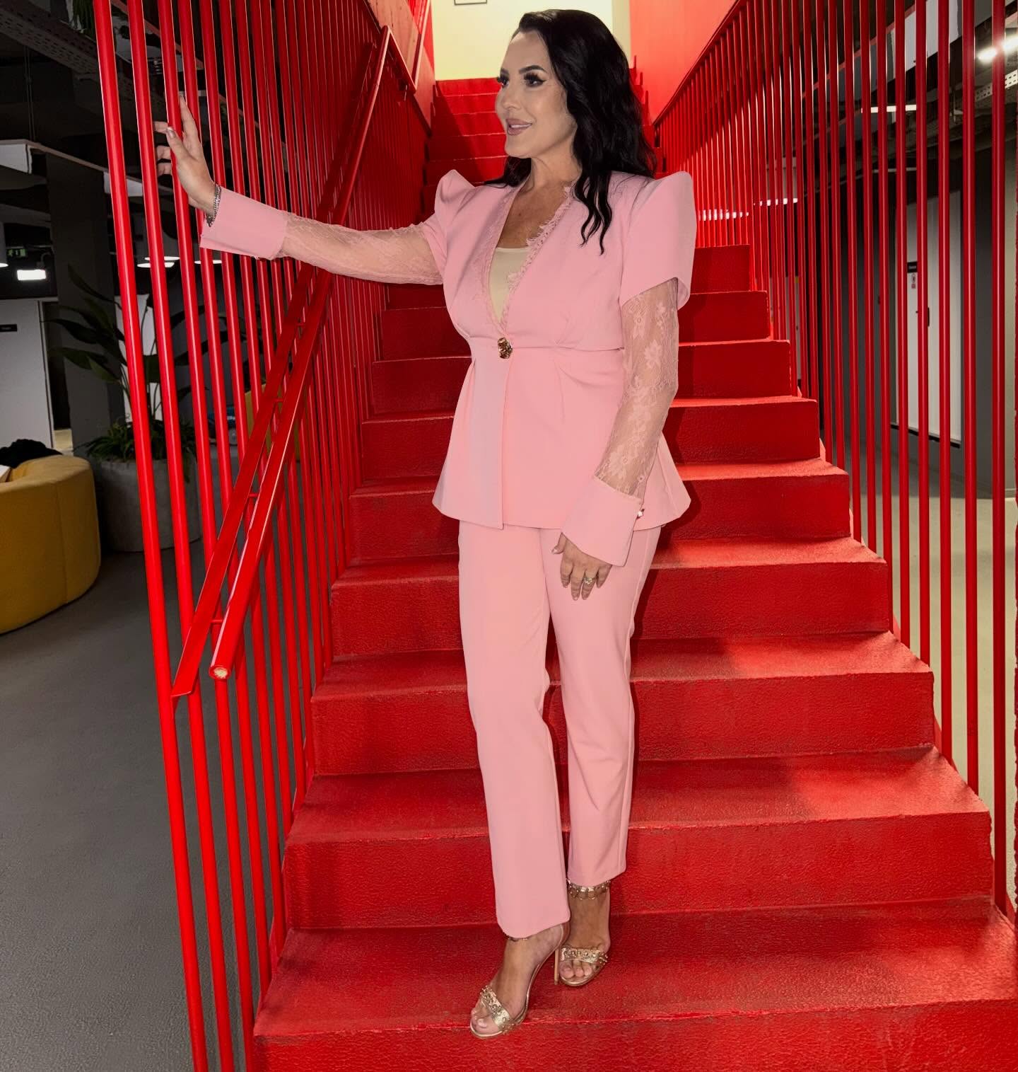 Angela Rusu, transformare spectaculoasă după ce a slăbit 30 de kilograme. Artista a trecut prin trei operații estetice într-o singură zi
