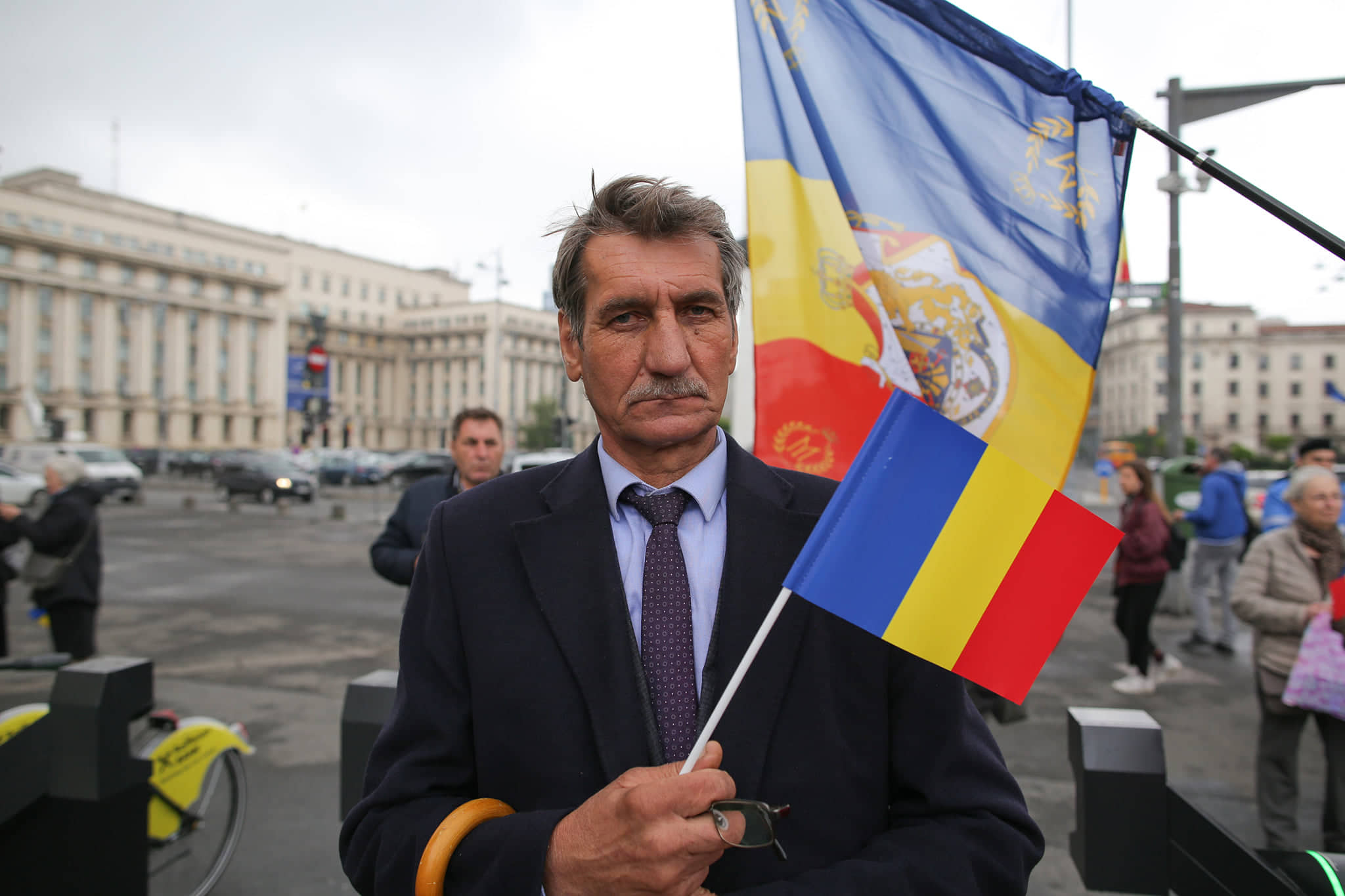 UPDATE. Ziua Regelui, marcată prin manifestări culturale. Ceremonie militară şi depuneri de coroane de flori la statuia Regelui Carol I din Piaţa Palatului Regal | FOTO&VIDEO