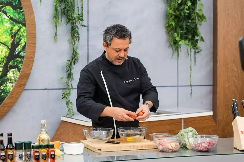 E oficial! „Chefi la cuțite” revine la Antena 1. Bontea, Scărlătescu și Dumitrescu au fost înlocuiți cu patru noi jurați