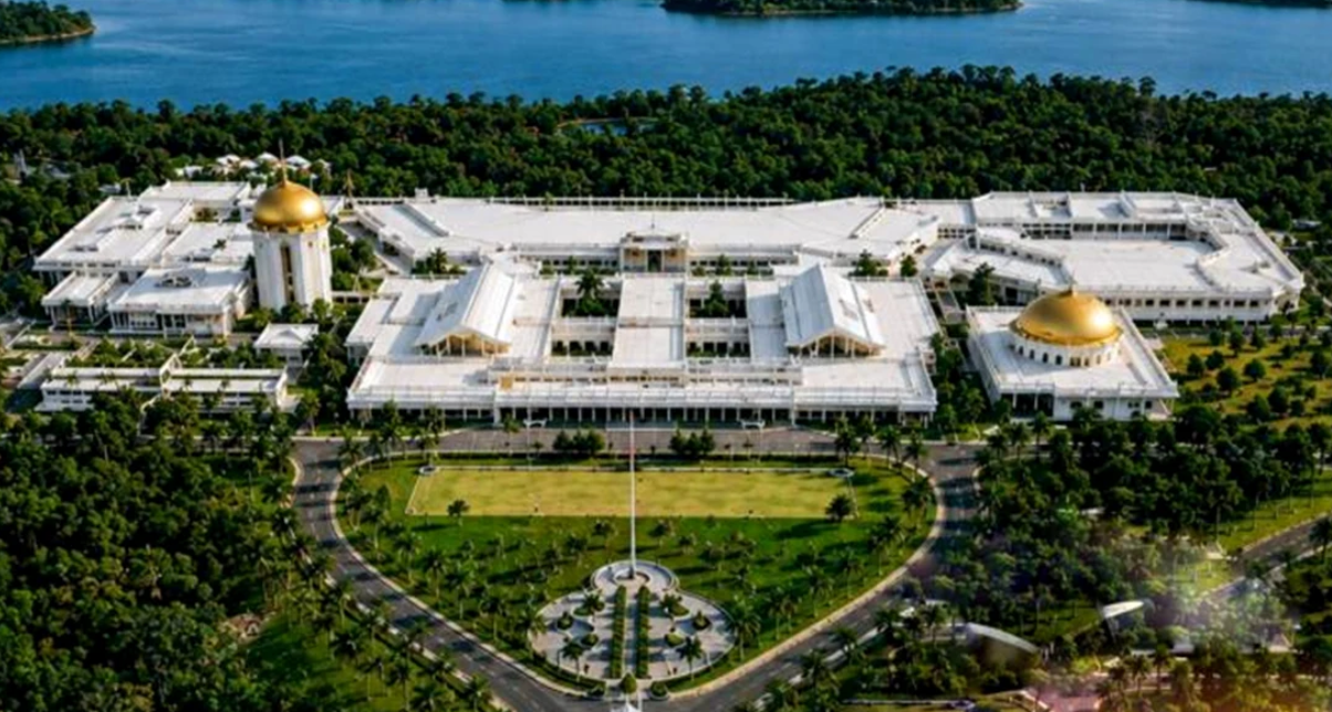 Imagini cu cea mai mare casă din lume. Palatul are 1.788 de camere și 257 de băi. Cine locuiește în reședința spectaculoasă