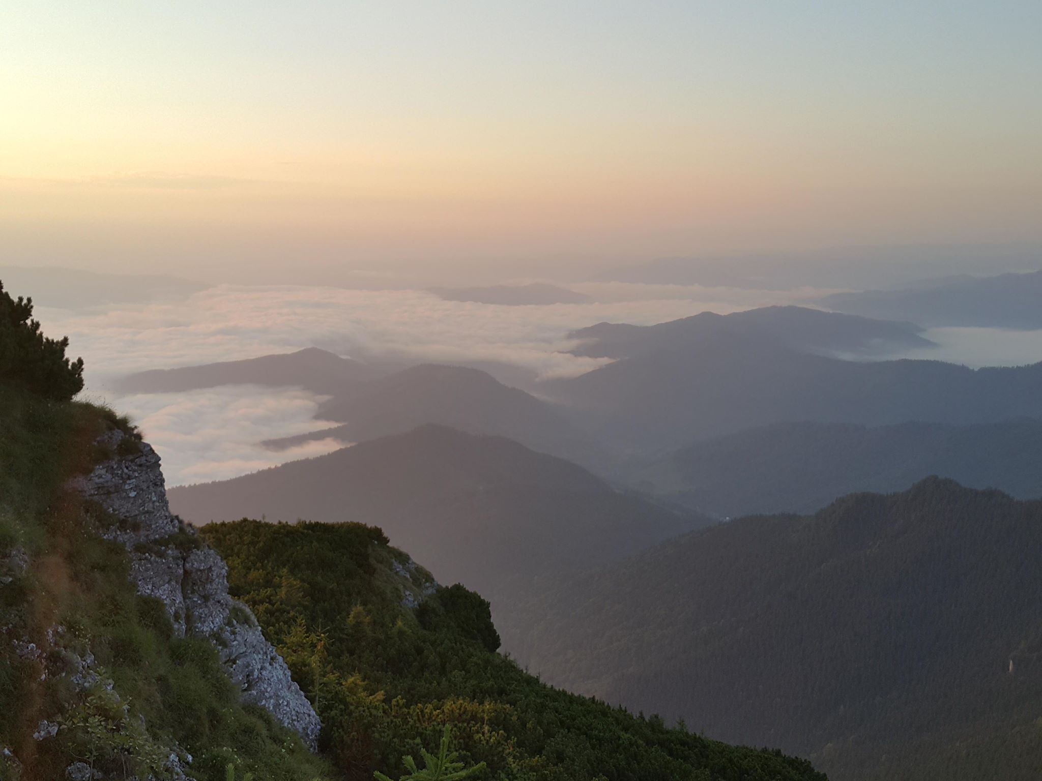 Fenomenul piramidei holografice din Ceahlău, admirat luni de sute de turiști |FOTO