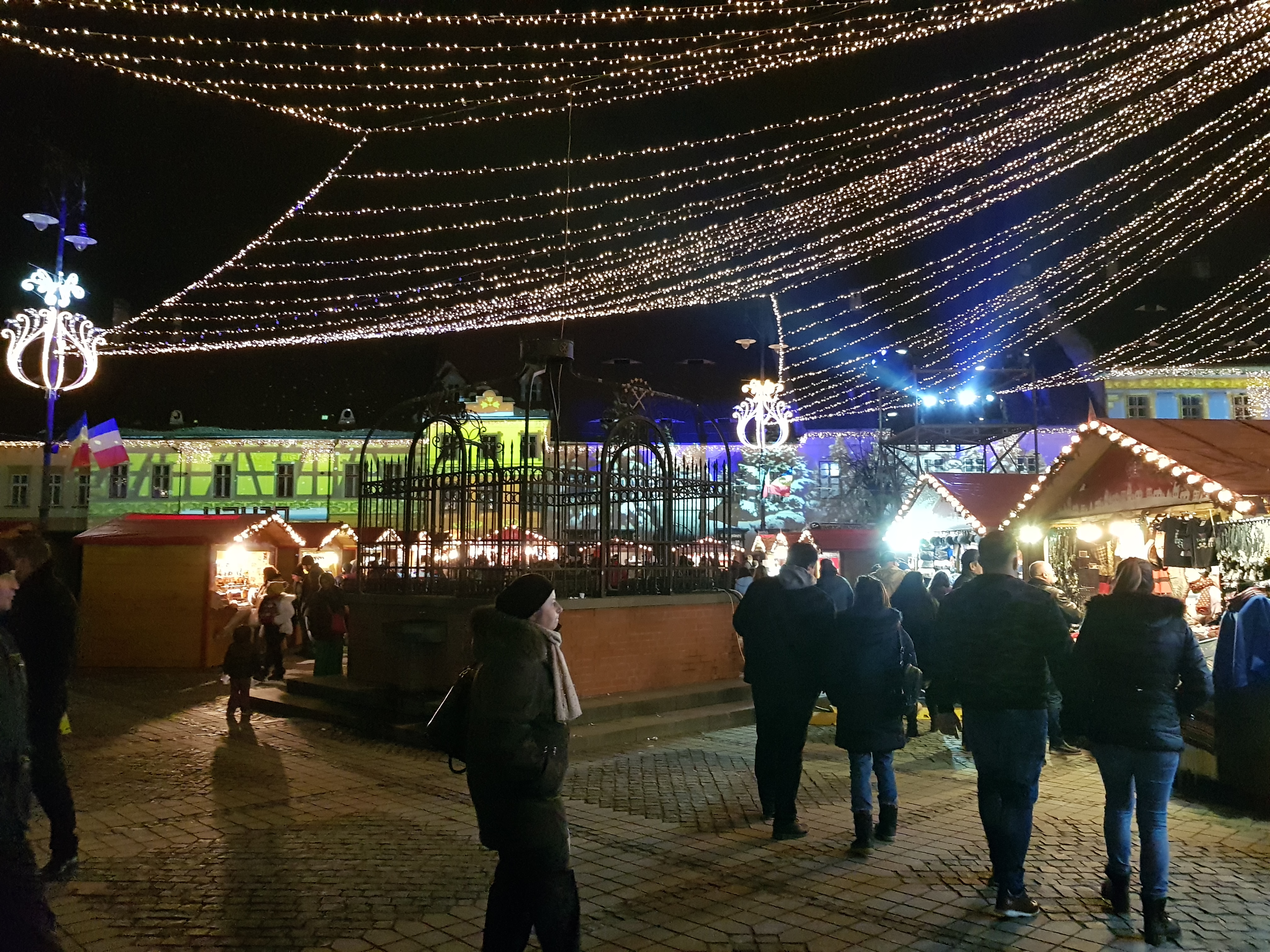 VIDEO&FOTO/ Mii de vizitatori la Târgul de Crăciun din Sibiu, la sfârșitul săptămânii trecute. O bucată din Viena, la prețuri de România