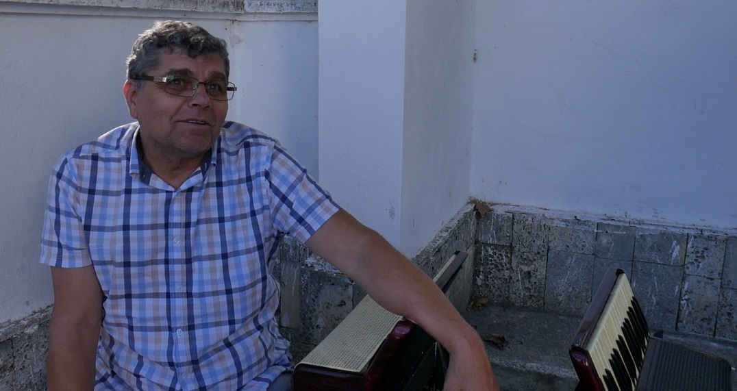 VIDEO / Nuntă de referendum. Alegeri dificile pentru nuntași: referendum sau ciorba de potroace? „Eu sunt de acord și cu căsătoria între bărbați. Care-i problema?”