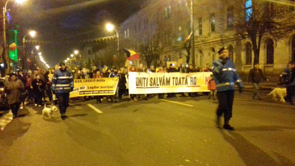 Proteste și în restul țării. Mii de oameni au ieșit în stradă să își strige nemulțumirile