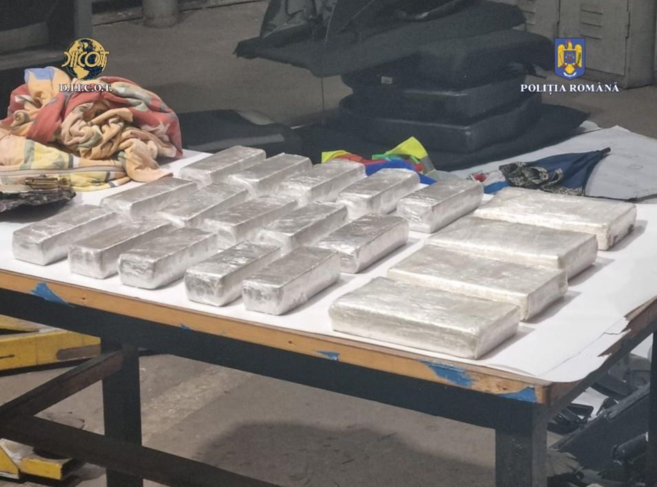 Cum penetrează cocaina prin vămile din România. Cazul lui Elvis Piroviq, albanezul care aduce câte 10 kg de droguri cu maşina, dar reuşeşte să stea departe de arest