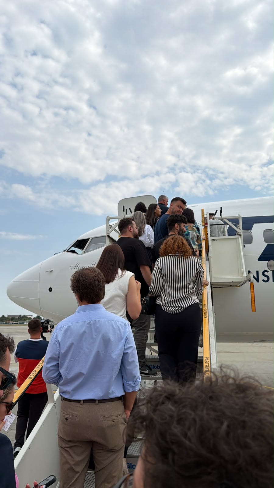 Primul avion nou TAROM din ultimii 20 de ani: Boeingul 737 MAX „Mircea Lucescu” începe cursele luni