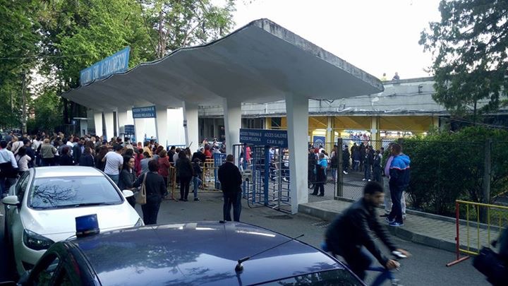 Julio Iglesias și fiul său au cântat la Iași | Fanii, dezamăgiți de organizare