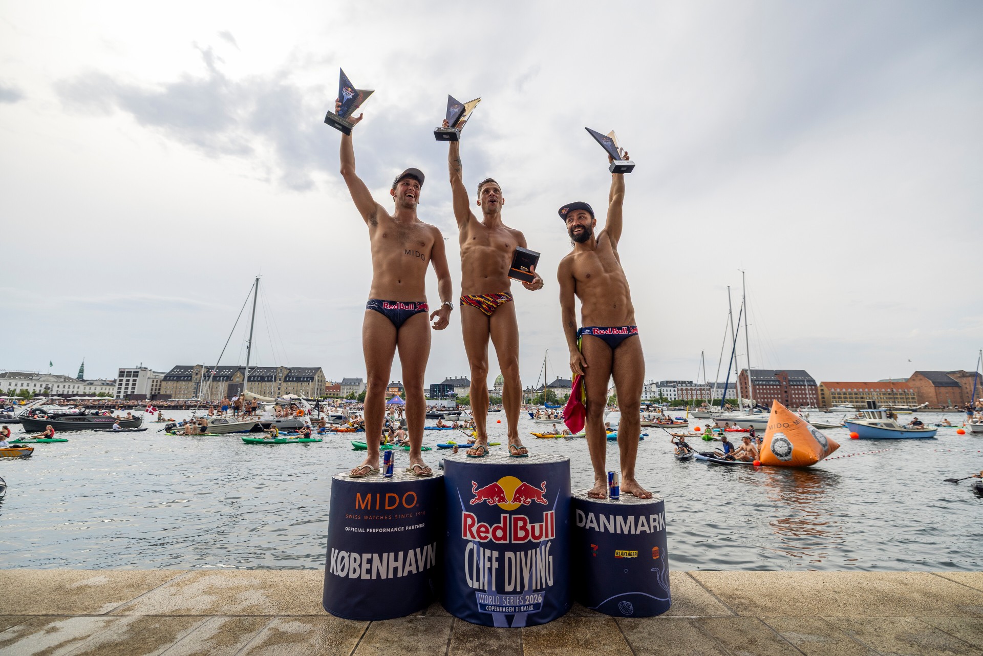 Constantin Popovici și Cătălin Preda, aur și bronz, după ce au sărit de pe acoperișul Operei din Copenhaga. Se luptă pentru Trofeul King Kahekili