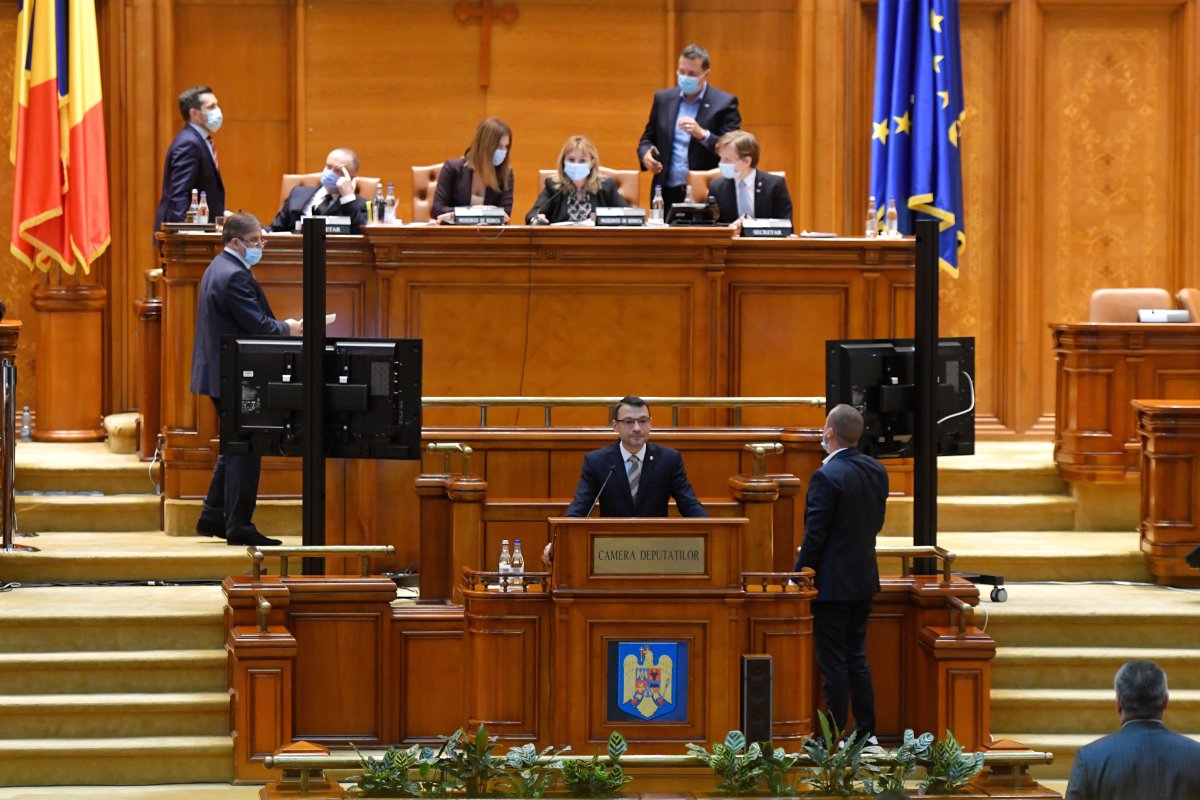 Cîțu: Vreau să văd că autoritățile îi amendează pe parlamentarii AUR care nu au purtat mască în Parlament