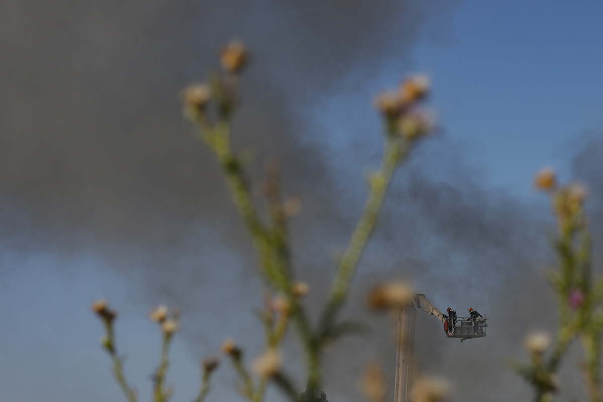 Incendiul de la hala din Mogoșoaia, stins după cinci ore și jumătate. Cauza încă nu e cunoscută