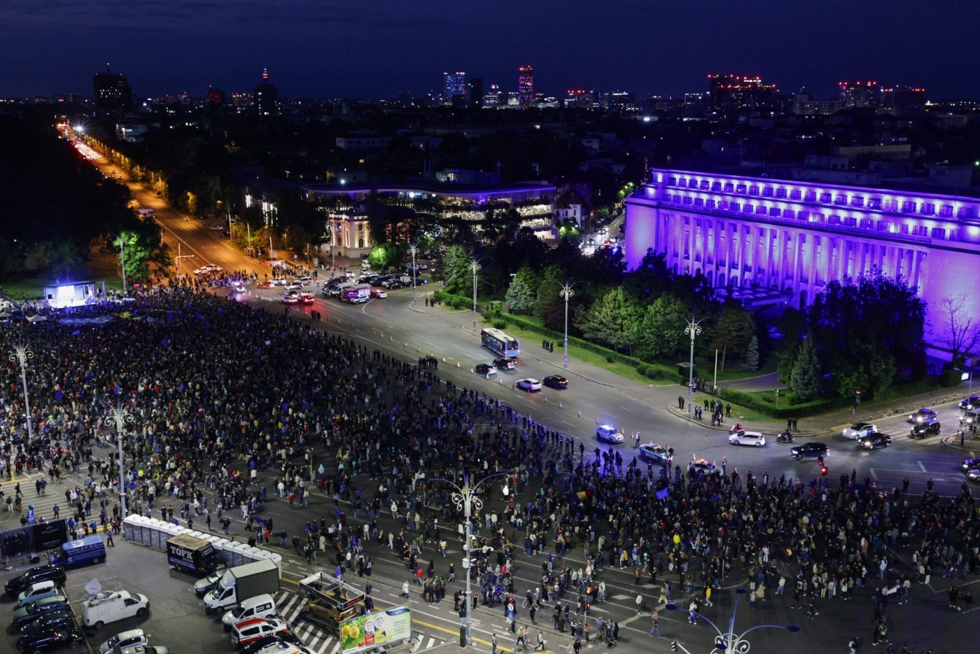 Miting pro Europa în București de Ziua Europei pentru susținerea apartenenţei la UE. Lumea a cântat „Imnul golanilor” și „Insieme”. Câți oameni au fost