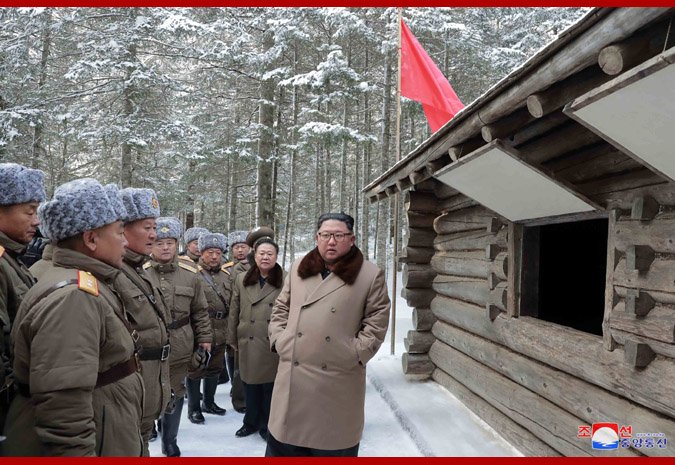 Kim Jong Un, călare pe un cal alb, pe muntele sacru al Coreei de Nord. Imaginile misterioase care prevestesc un anunț major