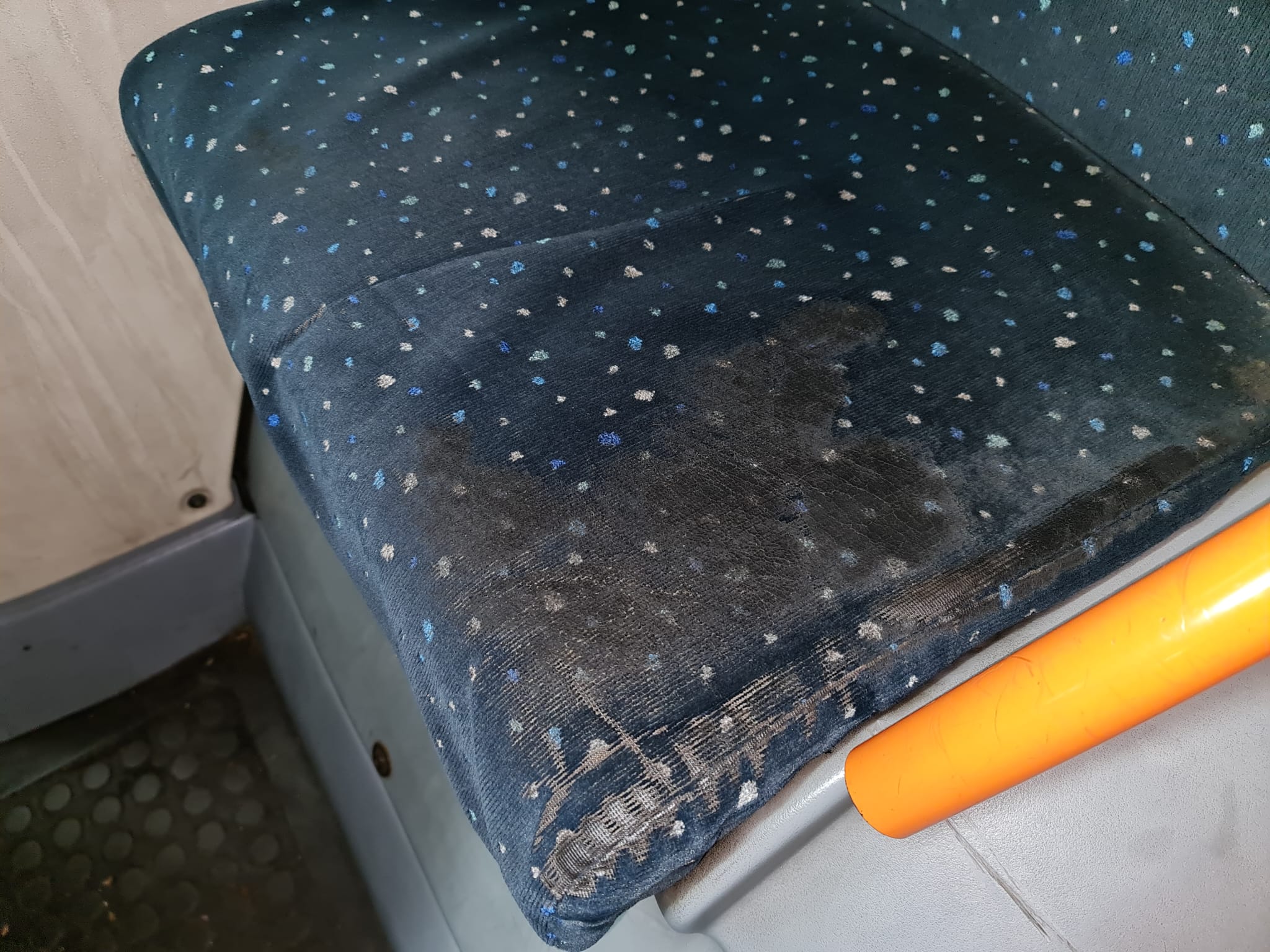 Controale ANPC la mijloacele de transport STB. „Să cureţi 43 de tramvaie cu doar două persoane pare desprins din reclamele la detergenţi”