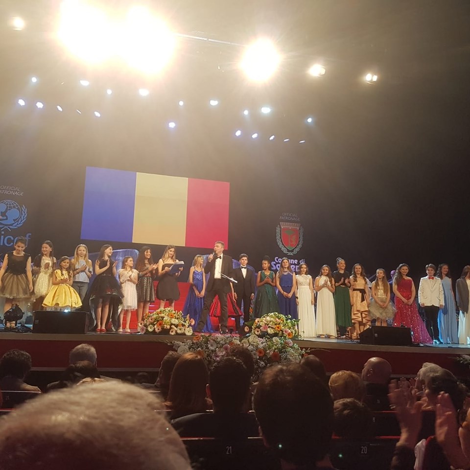O fetiță din România, premiată la Festivalul San Remo Junior. A impresionat cu o melodie din repertoriul lui Charles Aznavour | FOTO & VIDEO