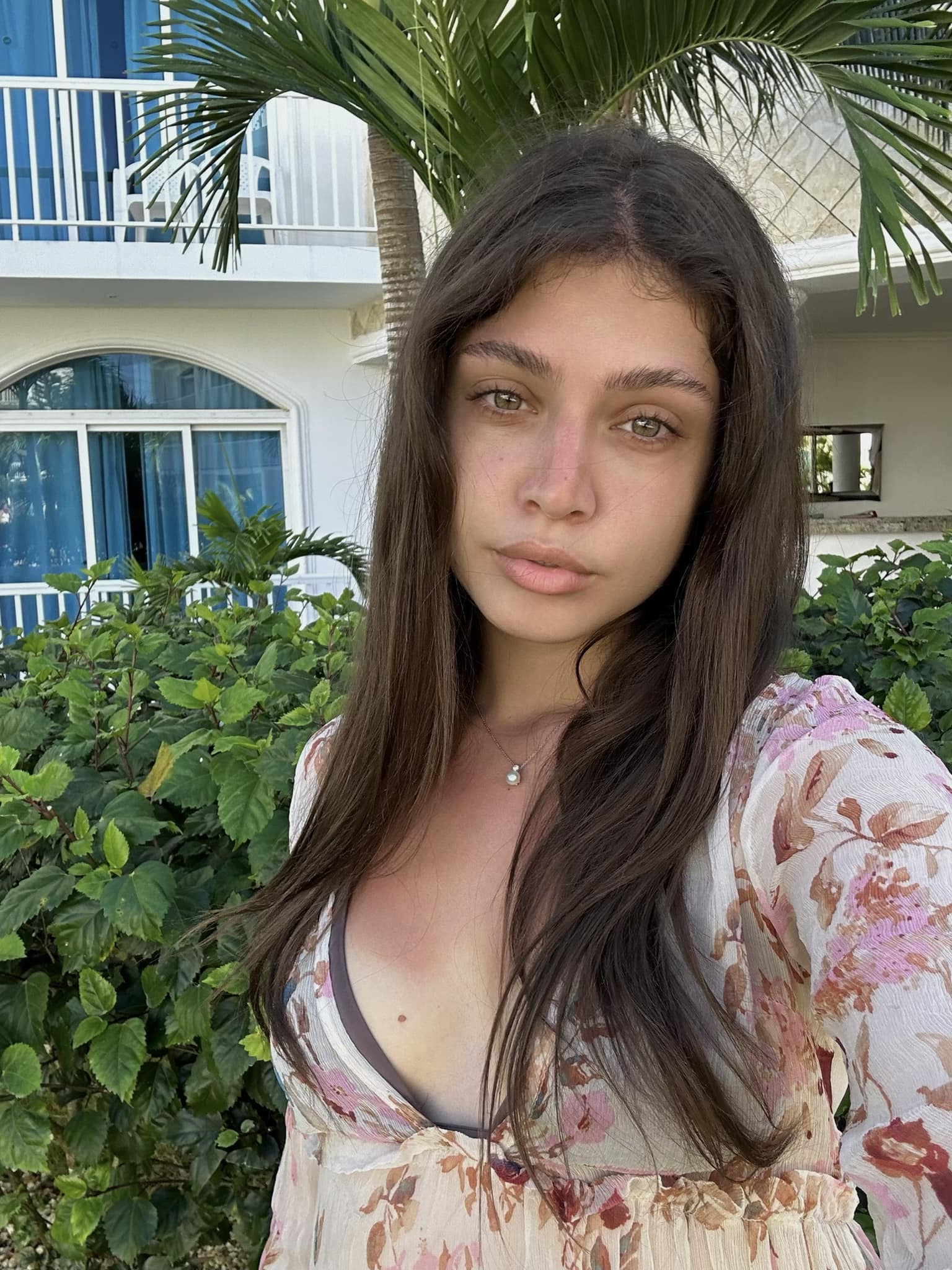 Elena Chiriac, primele declarații după ce a apărut cu băiatul Madonnei, Rocco Ritchie, la SAGA Festival: „Locuim amândoi în Londra”