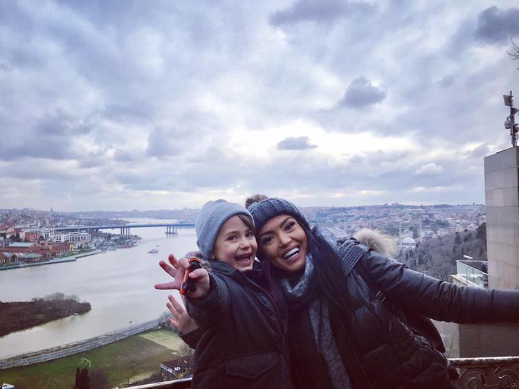 Andreea Mantea și fiul ei s-au întors la Istanbul. Ce au făcut în primele zilele ale noului an | FOTO