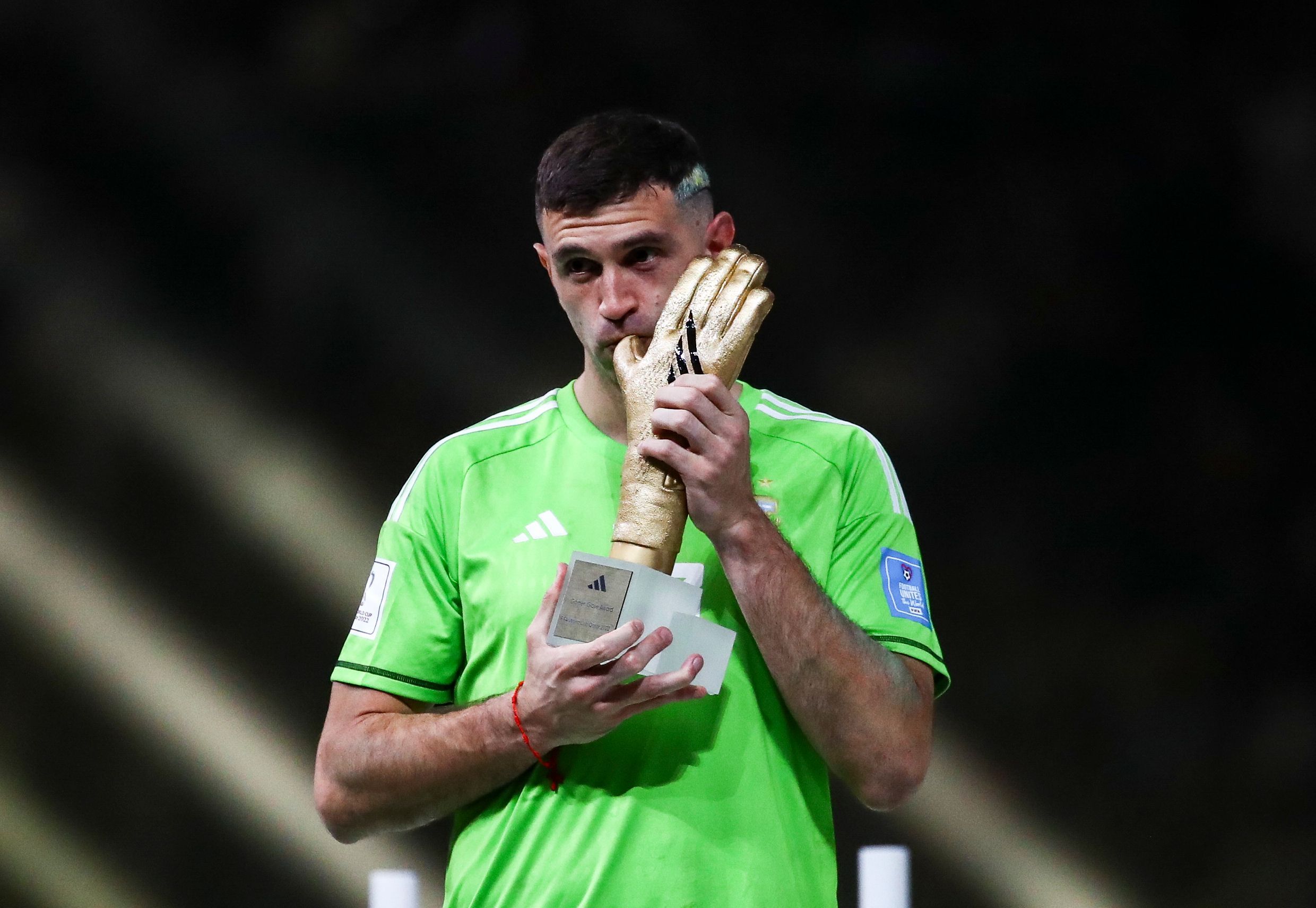 Emiliano Martinez, gest șocant la Cupa Mondială, după ce a primit premiul pentru cel mai bun portar