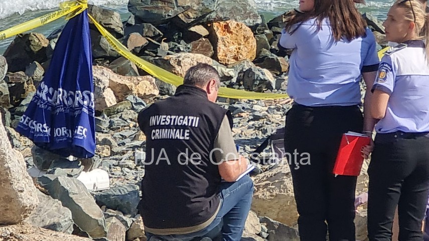 Cadavrul unui bebeluș, găsit pe plajă, la Eforie Nord. „Era într-un săculeț menajer închis”