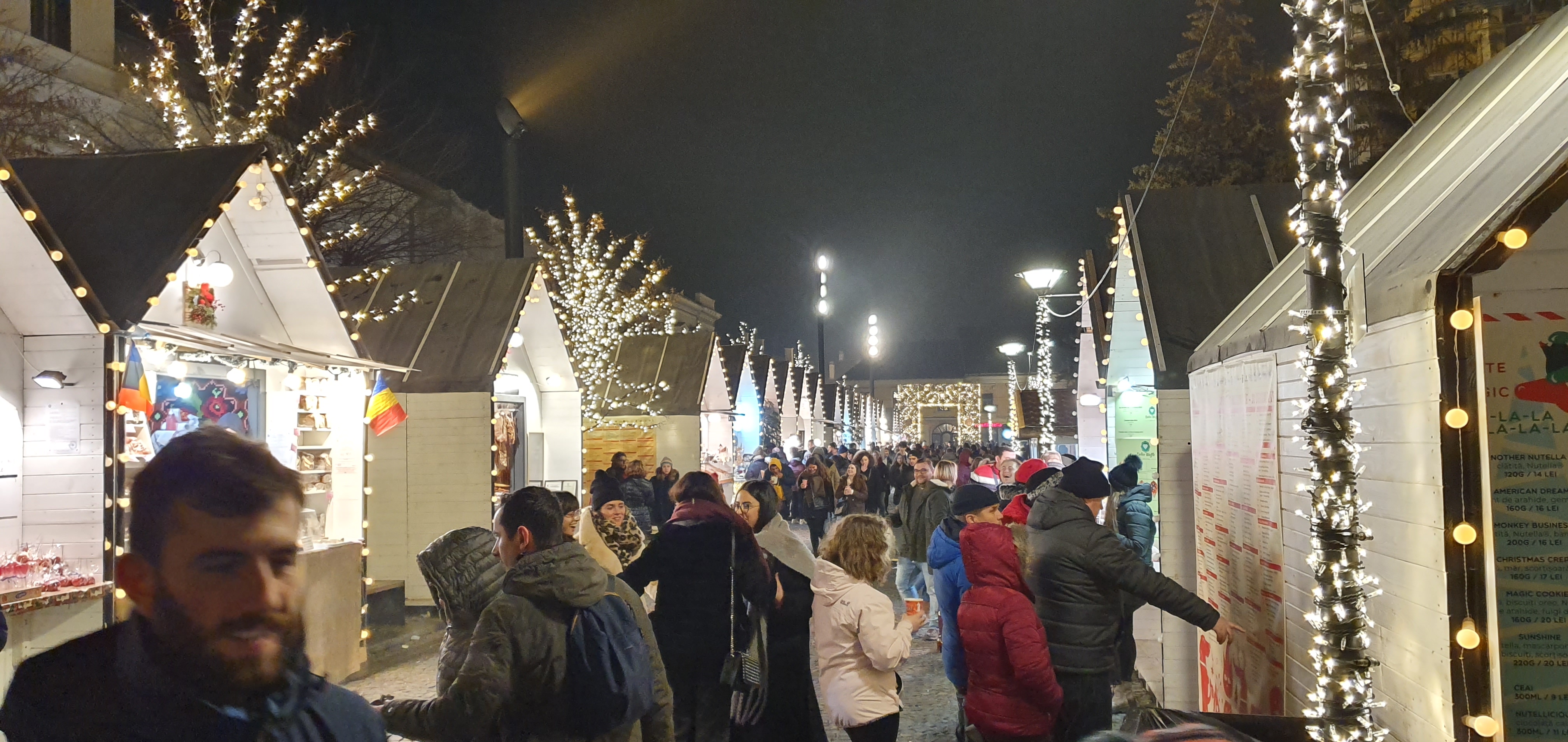 Provincia ține pasul cu Bucureștiul la capitolul Târgurilor de Crăciun. Maratonul vedetelor la Oradea, în timp ce Sibiul se laudă cu proiecții video spectaculoase