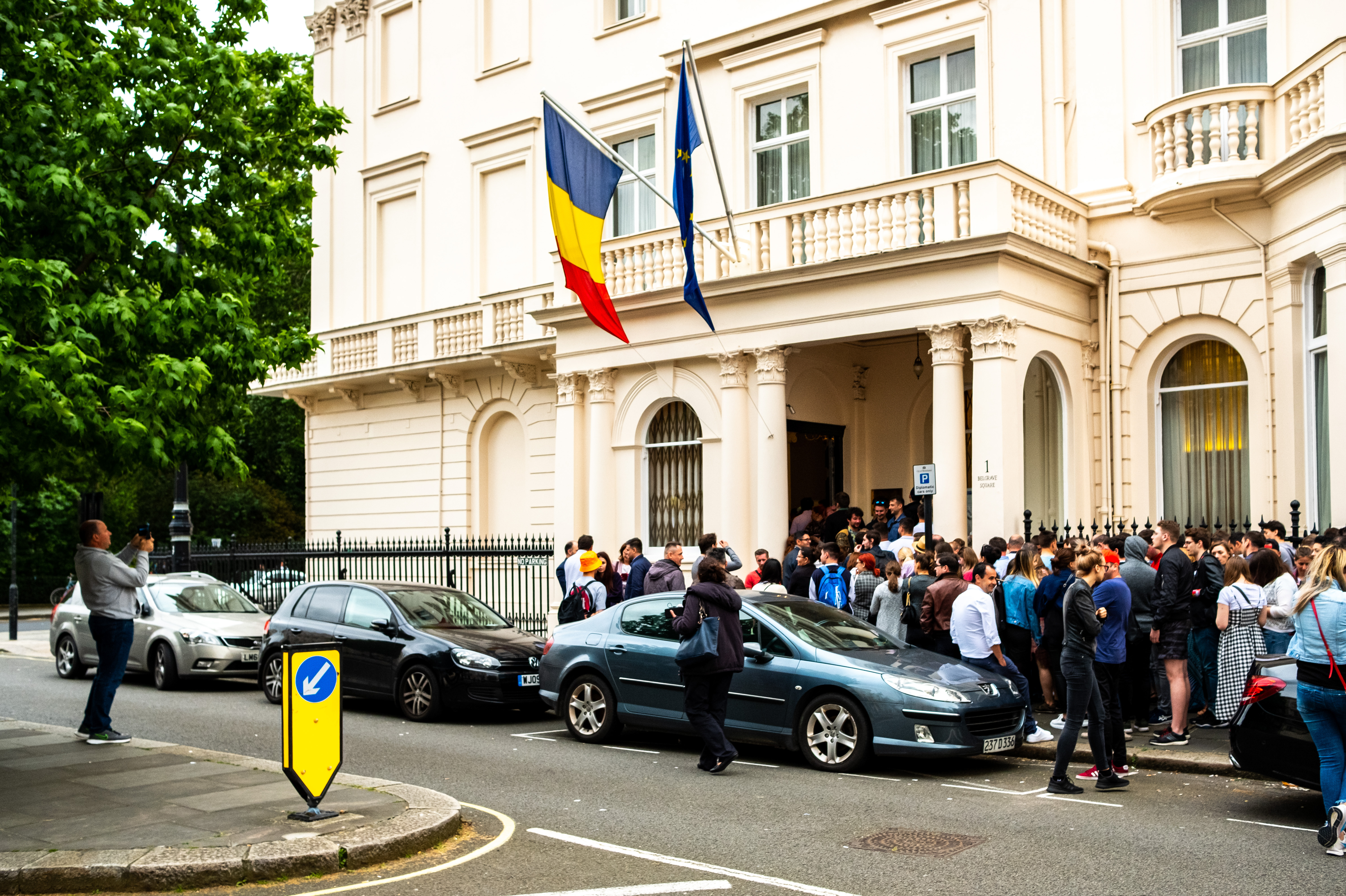 Statul român plătește lunar 6.500 de lire chirie pentru directoarea ICR Londra, care n-a vrut să stea într-un apartament gratuit. Cum explică MAE 