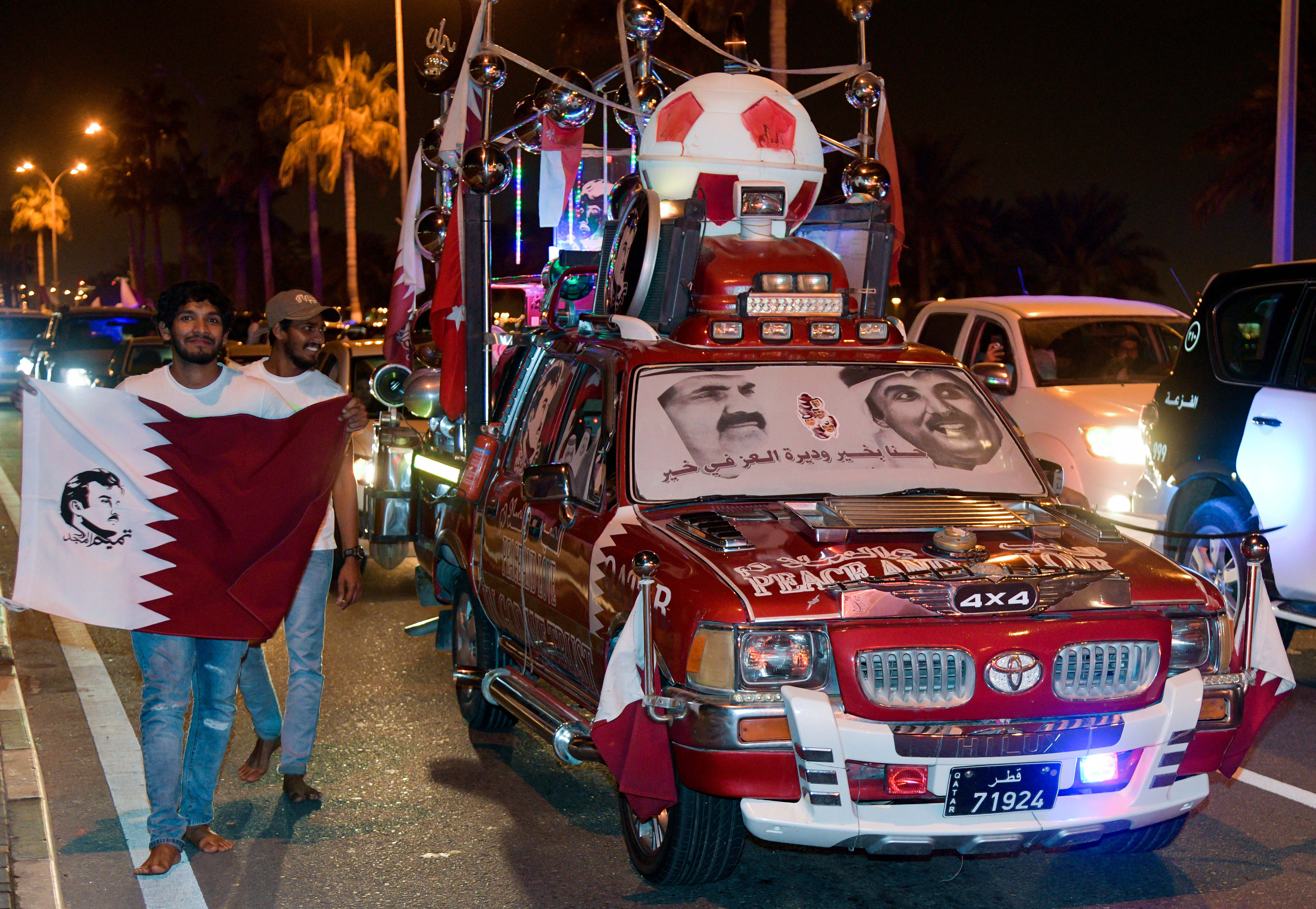 Suporterii naționalei de fotbal din Qatar au sărbătorit pe străzi câștigarea Cupei Asiei | GALERIE FOTO&VIDEO