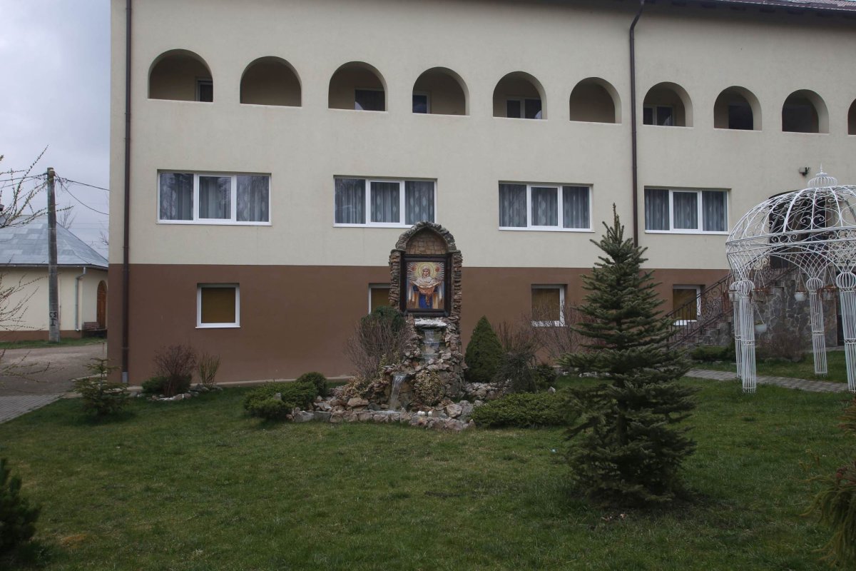 Părintele Vasile Crișan, de la Mănăstirea Dumbrava, ridicată din banii „Generației de Aur”, este duhovnicul lui Edi Iordănescu: „Eu i-am zis Tata Puiu lui Anghel Iordănescu”