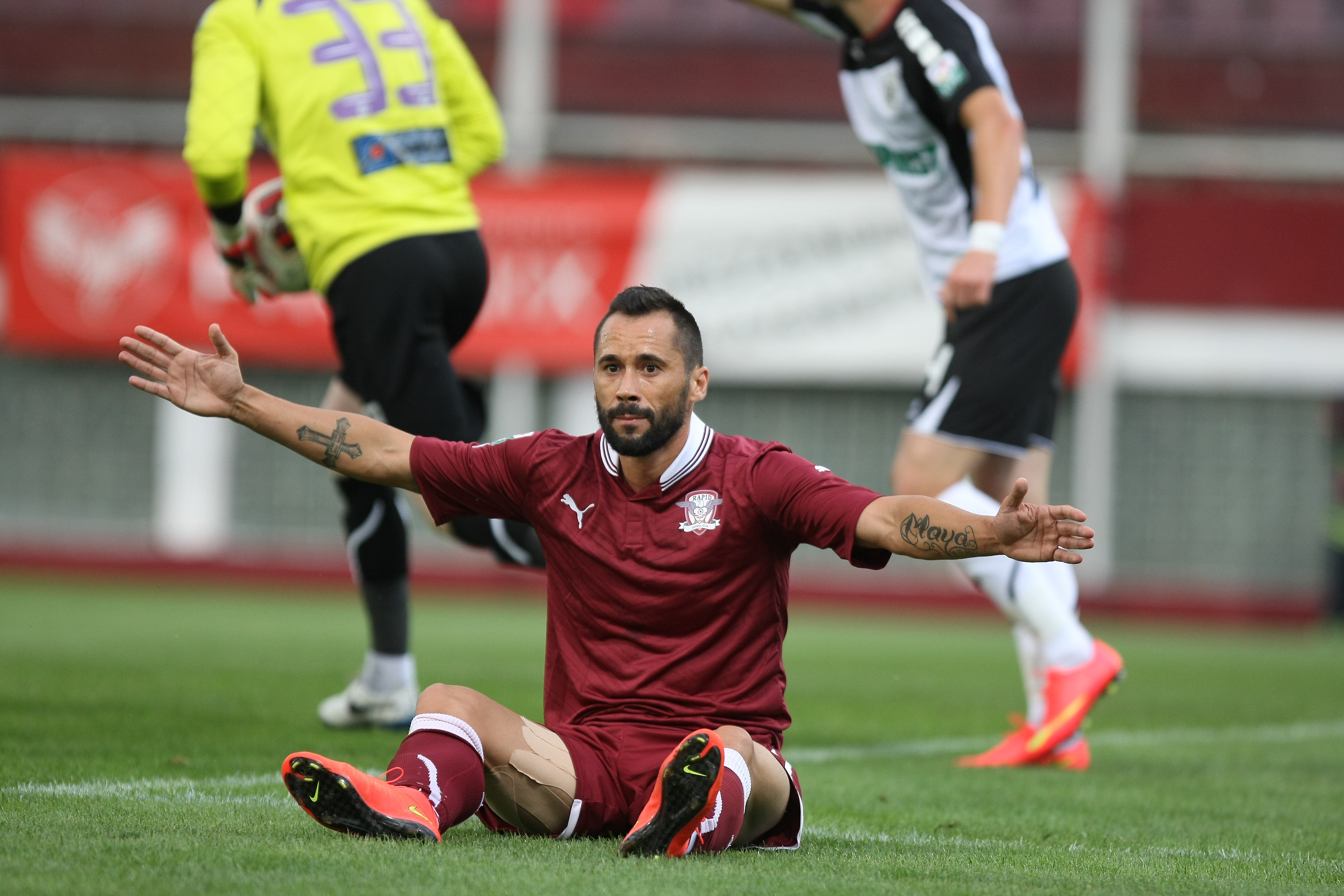 VIDEO / Rapid - ”U” Cluj 2-1. Nebunie în Giuleşti: demisie salvată în prelungiri
