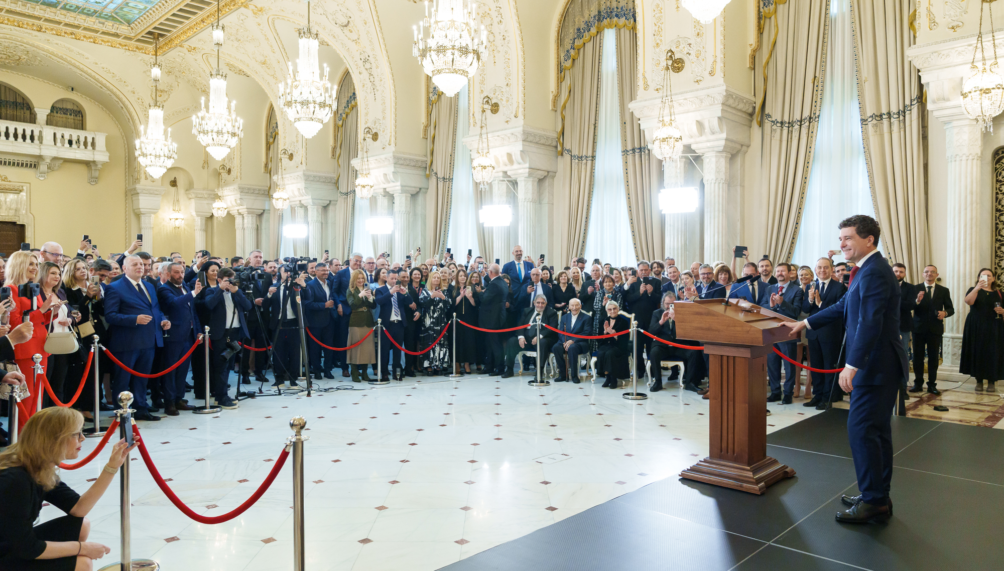 Victor Rebengiuc și Mariana Mihuț, invitați de onoare la ceremonia de învestire a președintelui Nicușor Dan