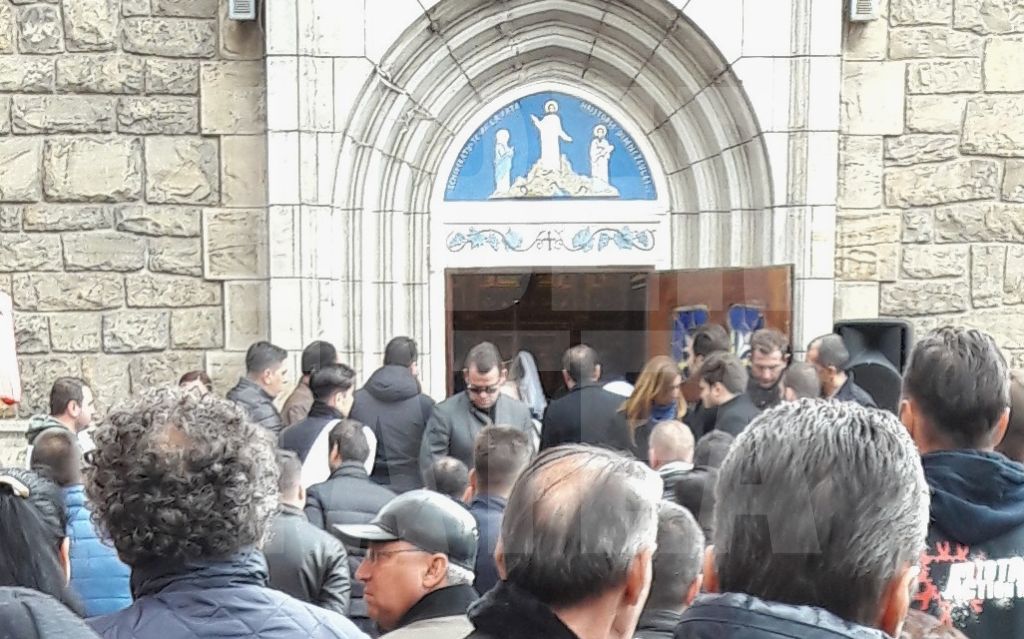 FOTO EXCLUSIV/ Elena Băsescu și-a plâns fostul iubit pe ultimul drum. Cristi Toporan a fost îngropat
