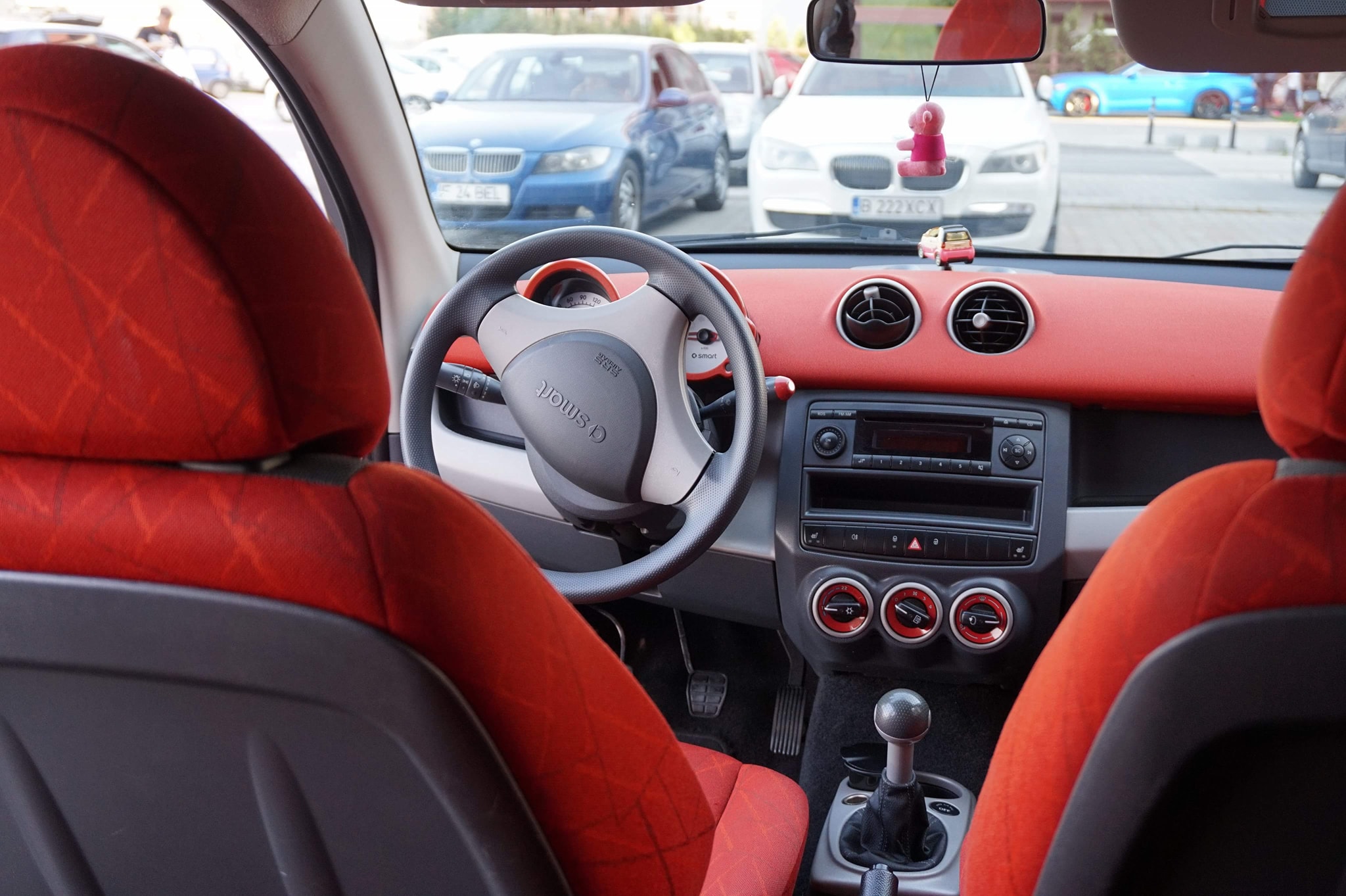 Deea Maxer își vinde mașina. Cât cere pe automobilul din 2004 | FOTO
