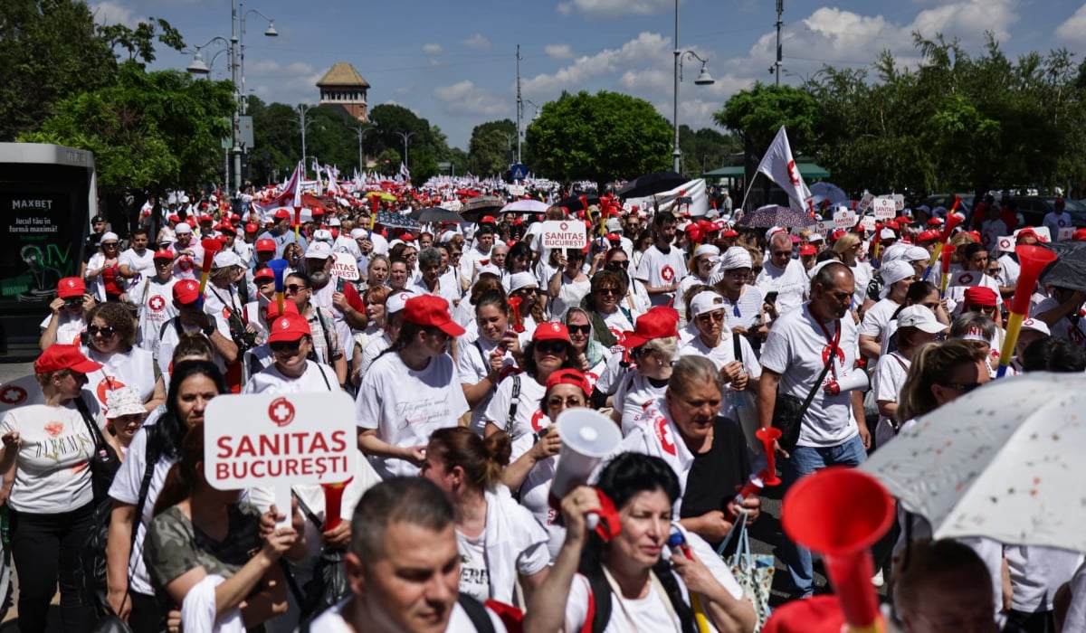 Proteste din cauza legii salarizării: sindicaliștii SANITAS, angajații de la Fabrica de Arme Cugir, ANAF și magistrații se revoltă