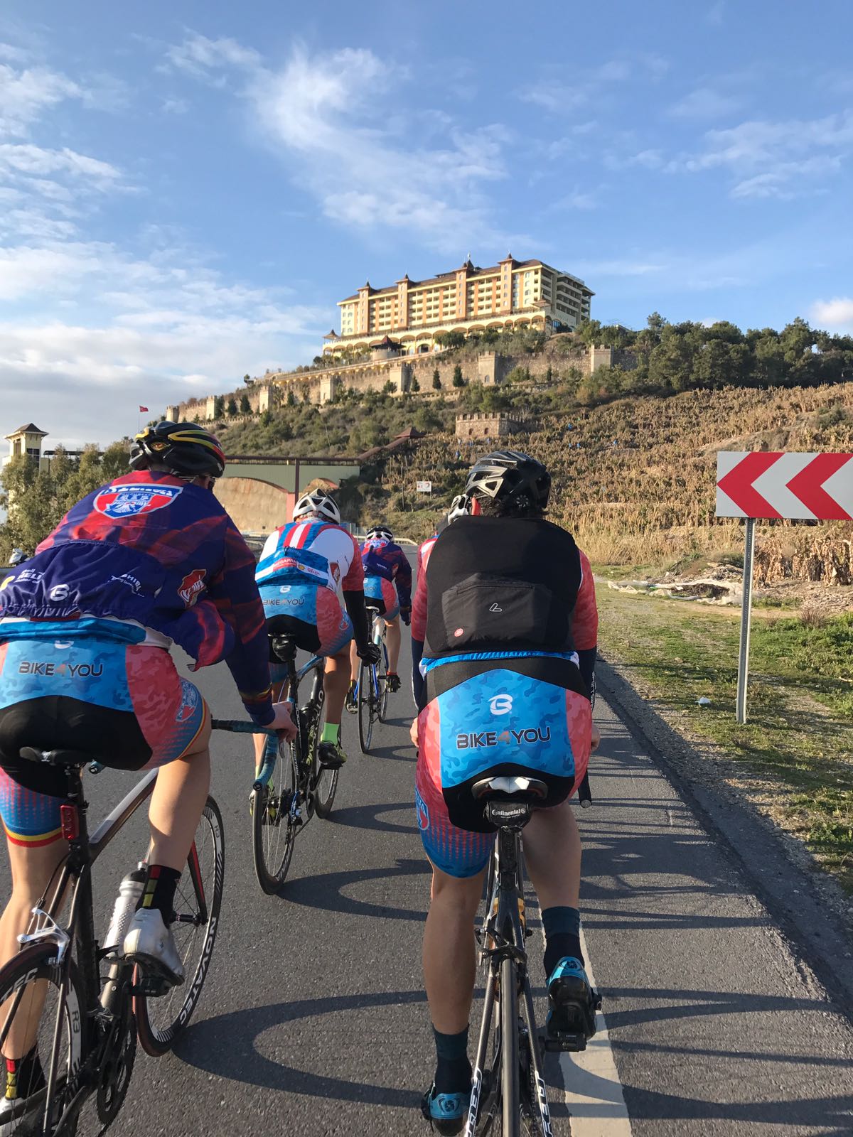 Povestea antrenorului grec Iorgos Georgiadis, de la CSA Steaua Cycling Team. De la titluri naționale de șosea, la visul olimpic, de la pescuit la service-uri auto! VIDEO