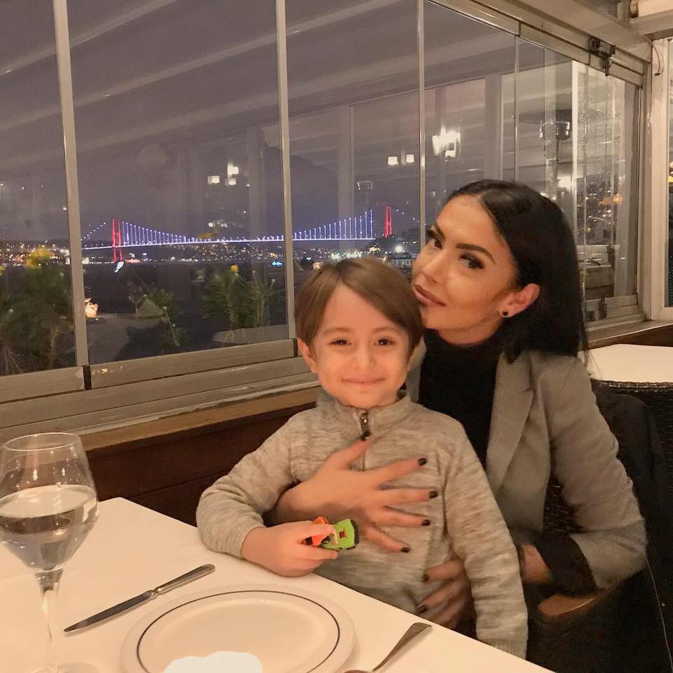 Andreea Mantea și fiul ei s-au întors la Istanbul. Ce au făcut în primele zilele ale noului an | FOTO