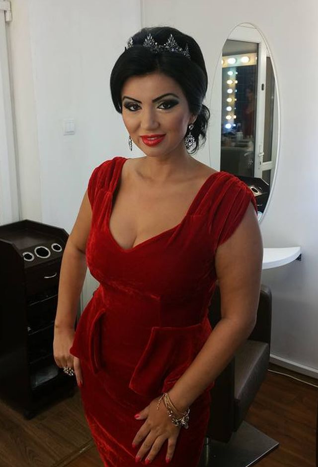 Adriana Bahmuţeanu slăbeşte pe zi ce trece. Cum s-a afişat prezentatoarea TV la o nuntă