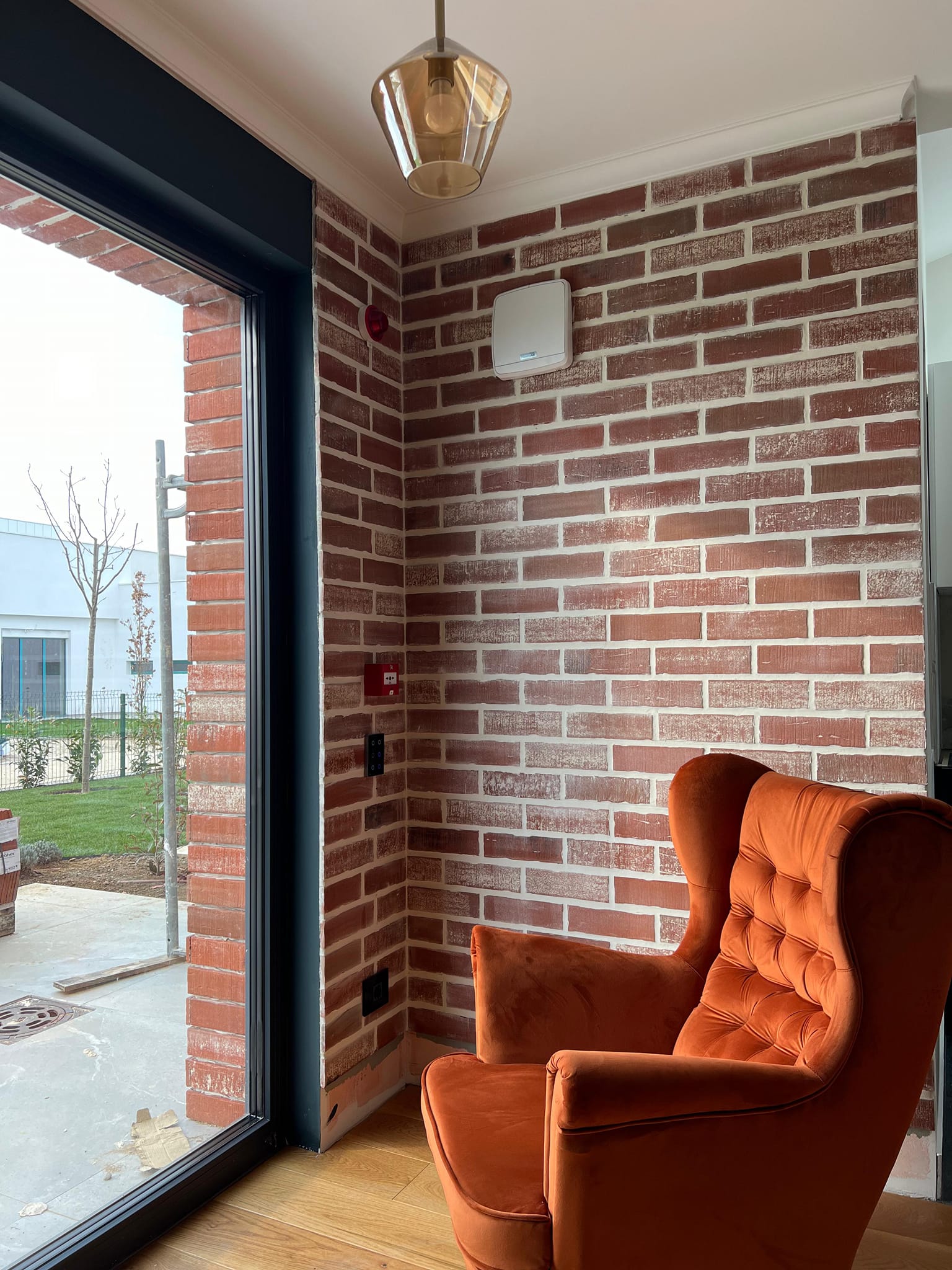 Imagini cu casa construită de Mihai Neșu pentru copiii cu nevoi speciale. „Nu e ușor să fii mereu pe șantier”