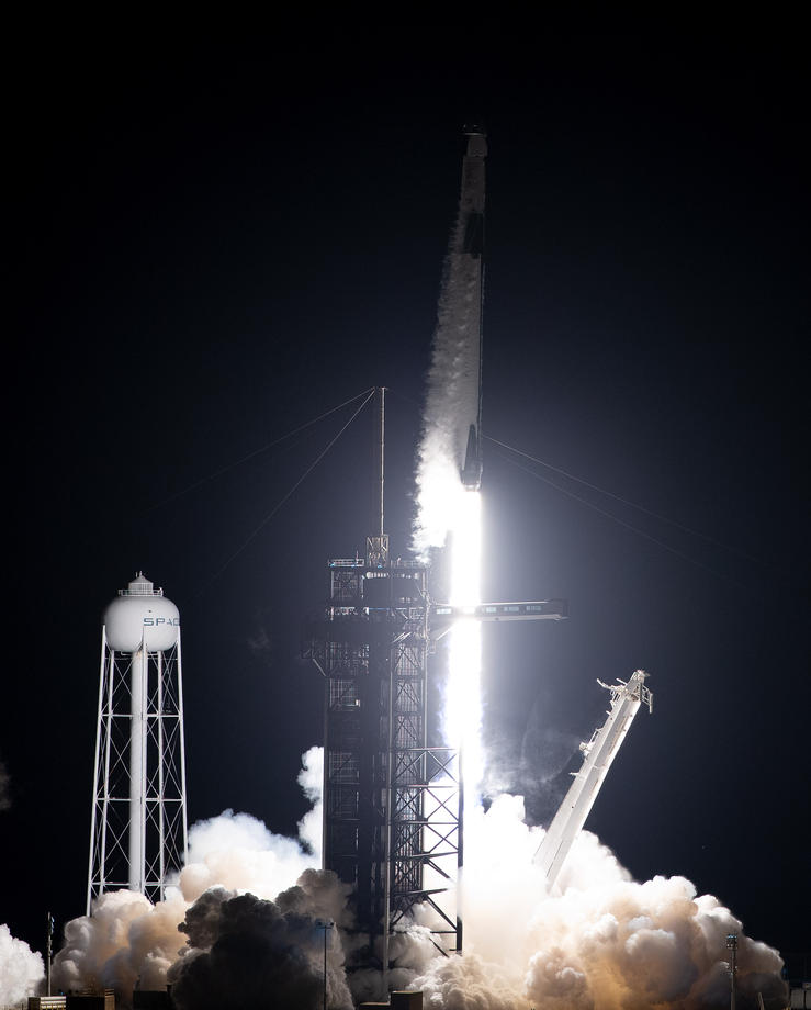 Space X și Nasa, o nouă misiune istorică în spațiu. O rachetă cu patru astronauți la bord a decolat spre Stația Spațială Internațională