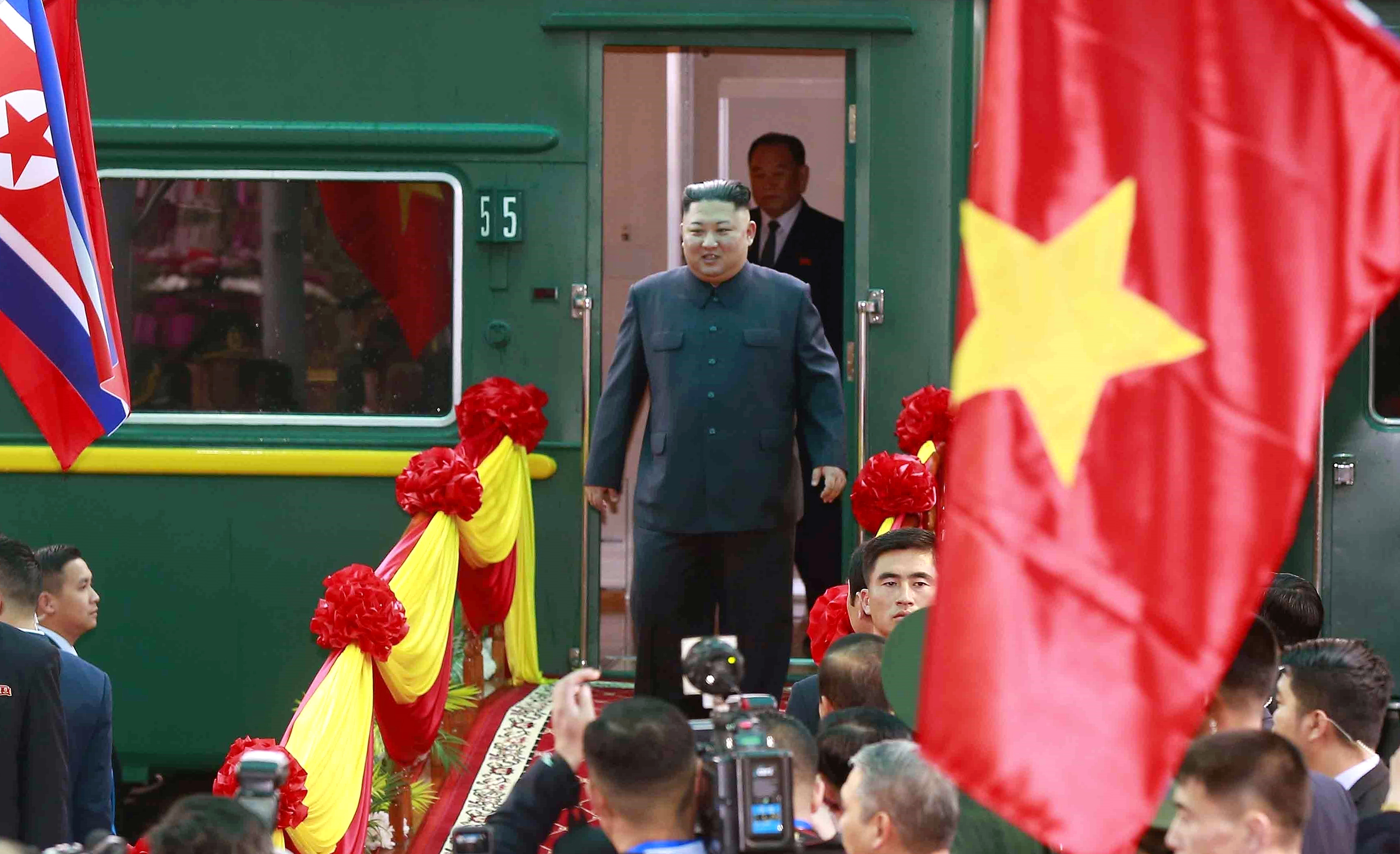 FOTO | Kim Jong-Un a ajuns în Vietnam, pentru summitul dintre Statele Unite şi Coreea de Nord. Liderul nord-coreean, întâmpinat cu covor roșu