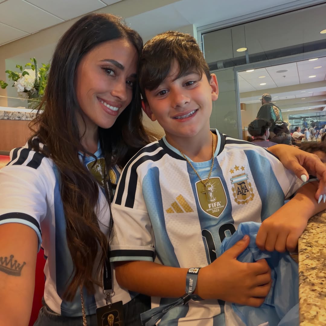 Imagini rare cu familia lui Messi. Soția și copiii îl susțin la fiecare meci: „Ce privilegiu este să te văd făcând istorie