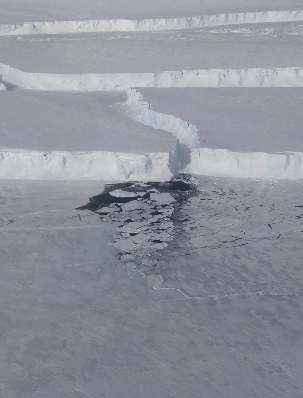Aisberg mai mare decât județul Constanța, descoperit de NASA