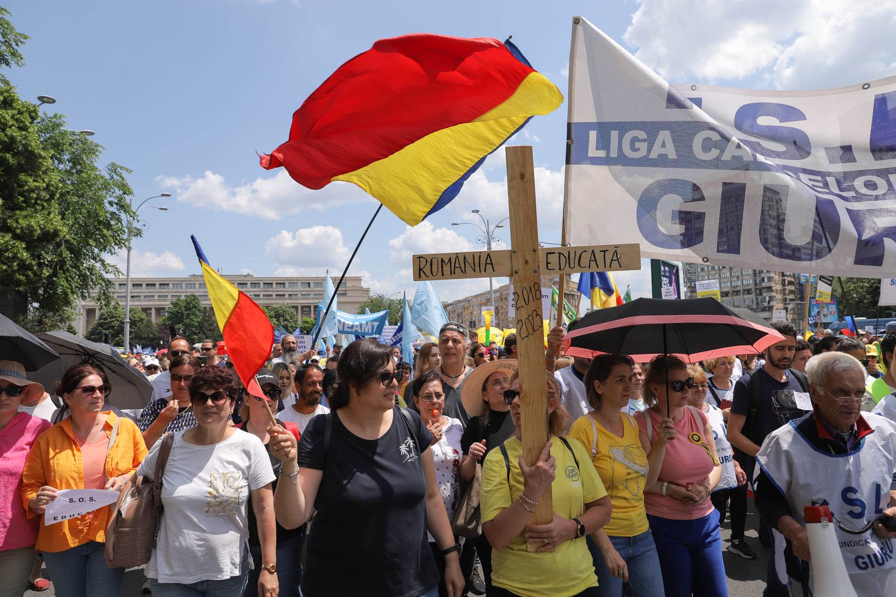 Al doilea protest major al cadrelor didactice. Ce le-a promis Iohannis sindicaliștilor, în a doua săptămână de grevă, în timp ce profesorii protestau la Palatul Cotroceni