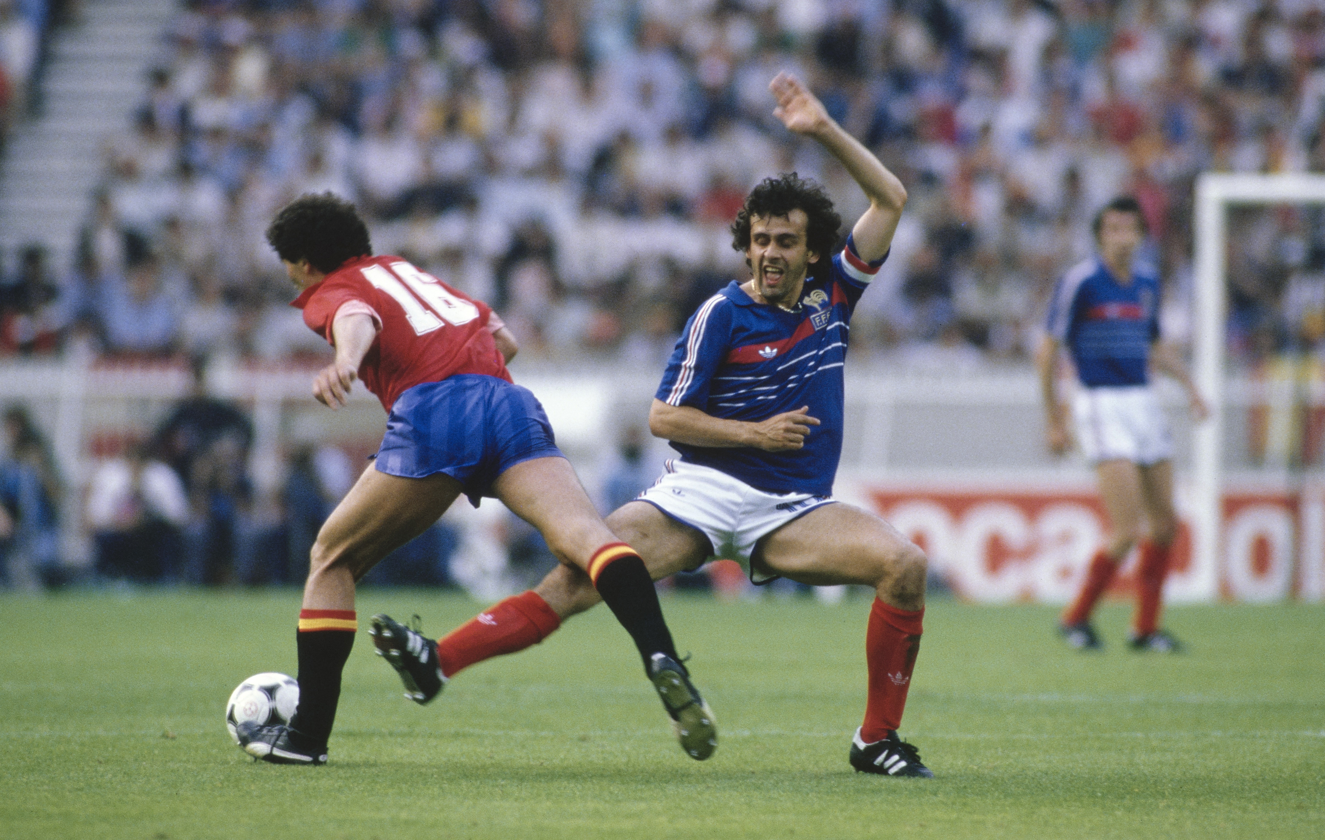 Libertatea a vorbit cu legendarul Michel Platini, care s-a retras la Cassis, pe malul Mediteranei. Cât costă să mănânci la restaurantul marelui „Platoche”